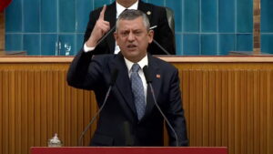 ozgur ozel chp grup toplantisinda erdogani bahceliyi ve yandas medyayi bombaladi lIjmqM8s.jpg